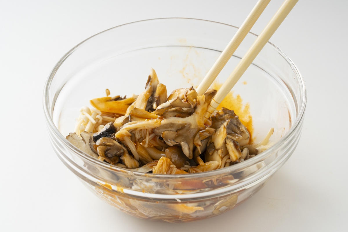 きのこのビビンバ混ぜご飯