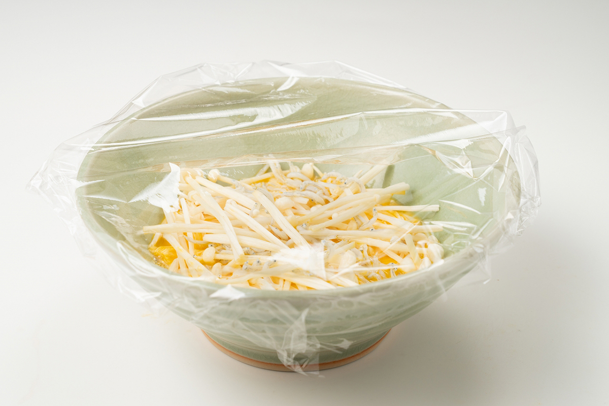 電子レンジで作るえのきとシラスの中華風茶碗蒸し