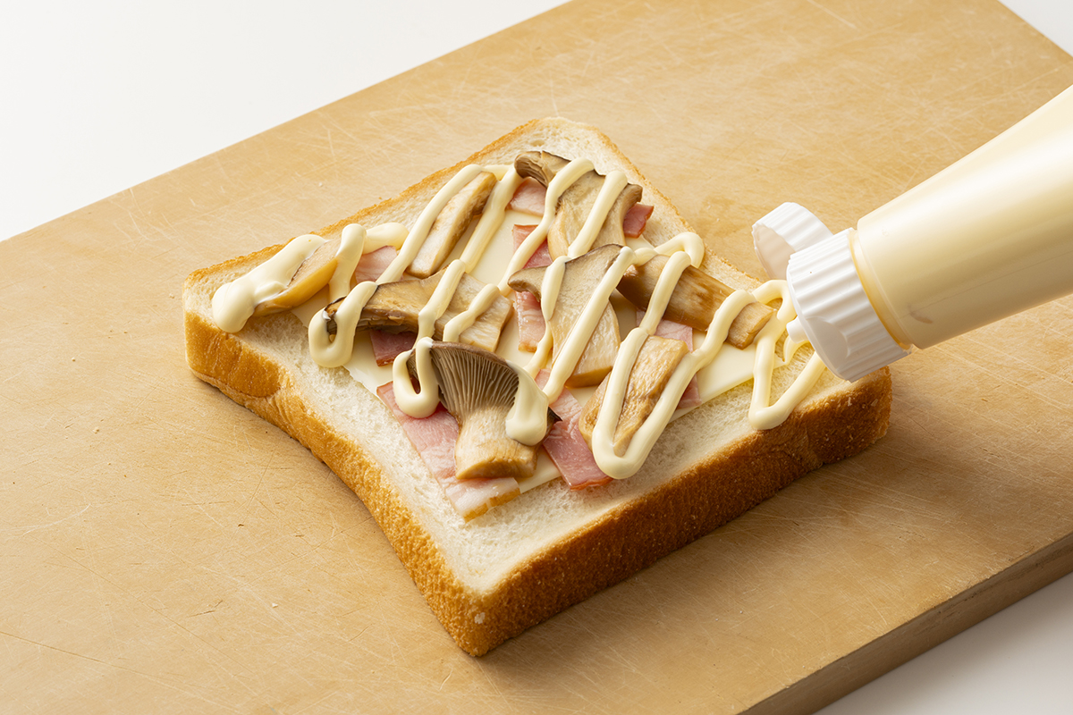 きのことベーコンのチーズトースト